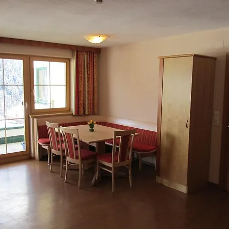 Apart Alpenschlossl Aparthotel 2*
