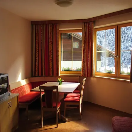 Apart Alpenschlossl Hotel 2*